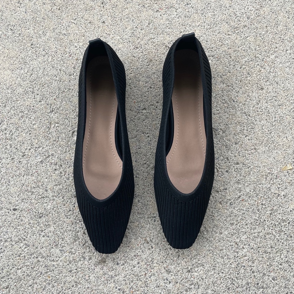 TIJN Black Ribbed Almond Toe Ballet Flats